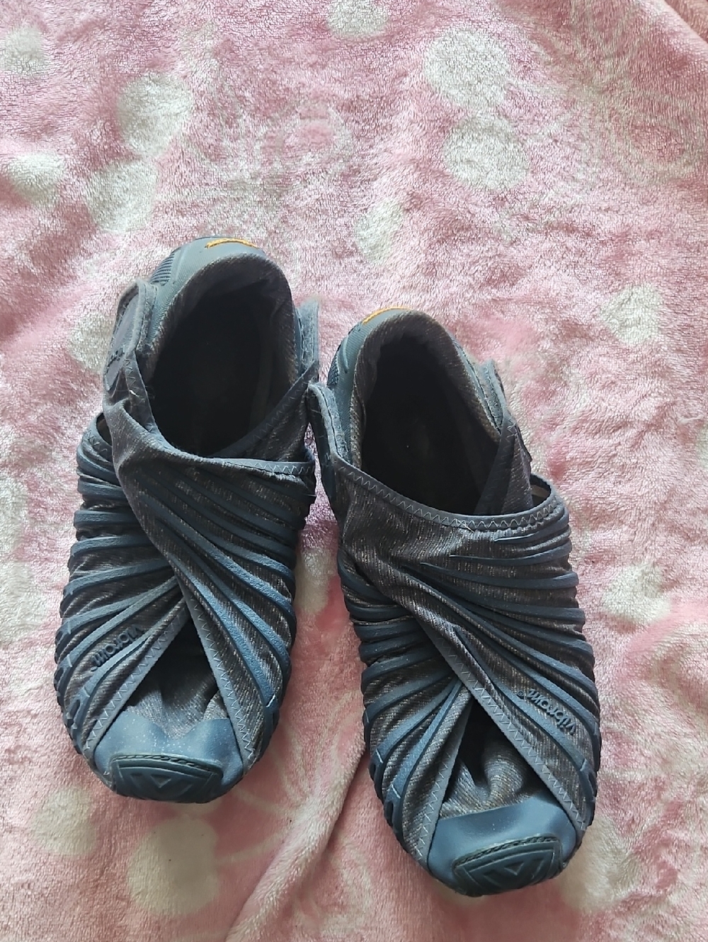 Vibram Women's Twist Slip-On Sneakers in Blue